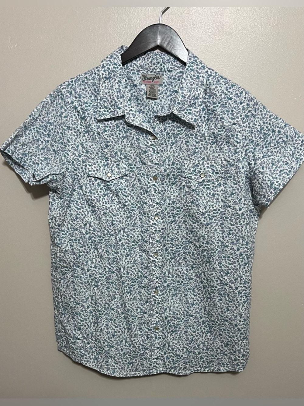 Wrangler button down pearl snap floral short sleeve shirt Size Large